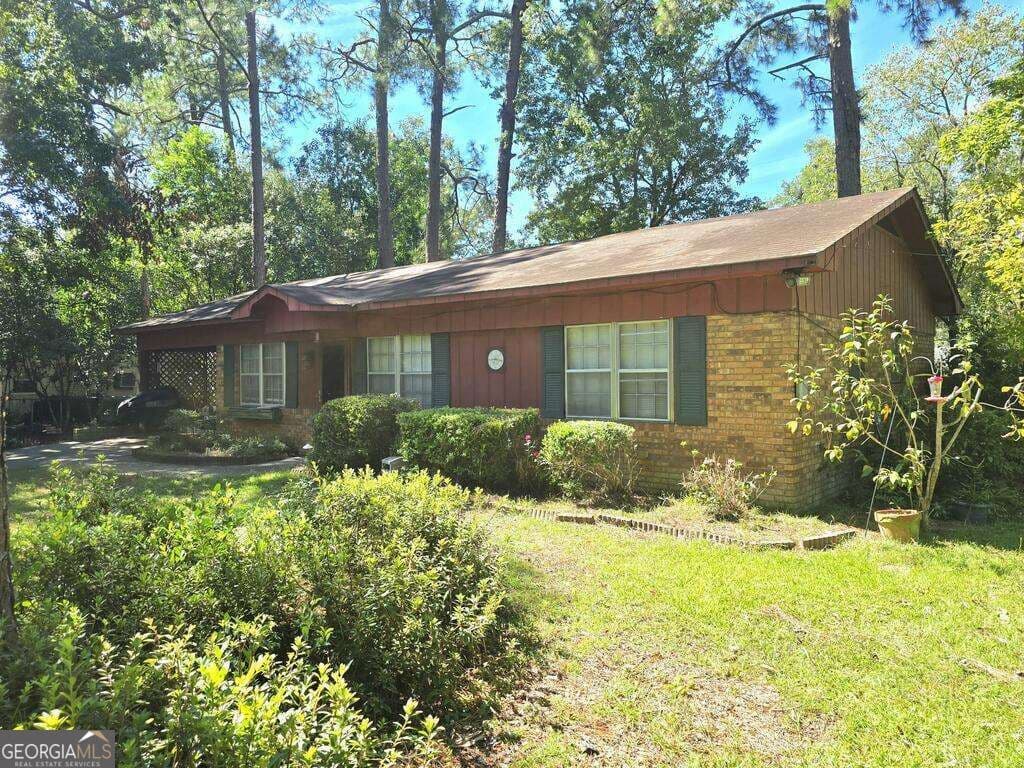 3 bedroom, 1.5 bathroom, 1,150 sq ft single family residence under contract at 116 Snowden Loop, Fitzgerald, GA 31750