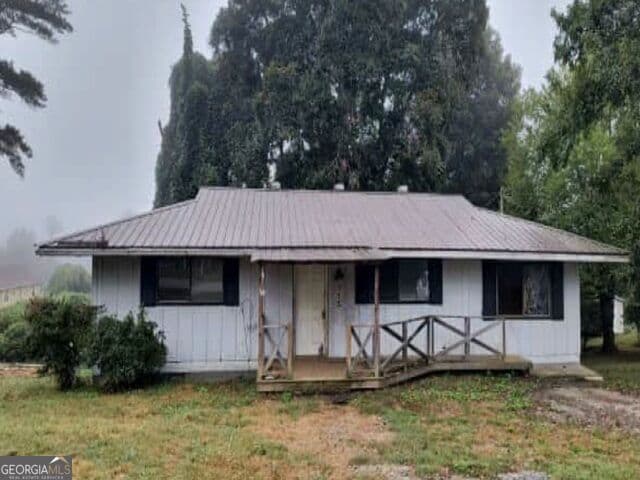 3 bedroom, 1.5 bathroom, 1,152 sq ft single family residence for sale at 315 Lavista Drive, Blue Ridge, GA 30513