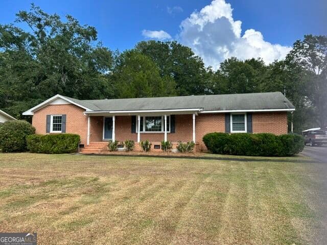 2 bedroom, 2 bathroom, 1,926 sq ft single family residence for sale at 204 LaFayette Street, Barnesville, GA 30204
