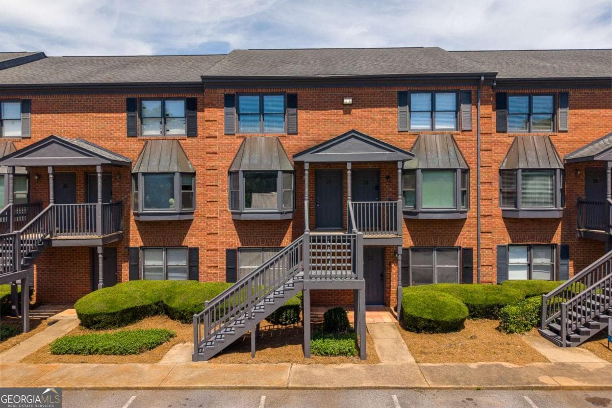 2 bedroom, 2.5 bathroom, 1,184 sq ft condominium sold at 550 Dearing Street 23, Athens, GA 30606