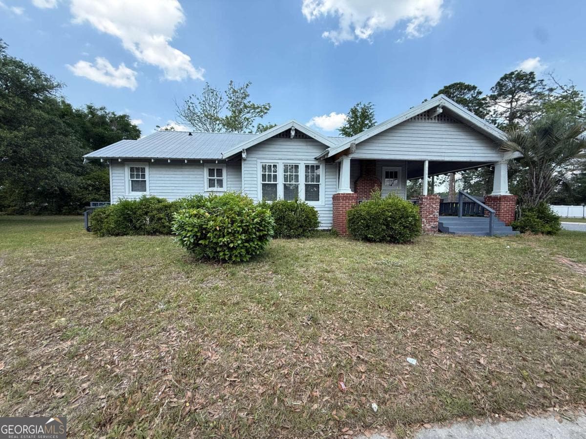 3 bedroom, 2 bathroom, 1,136 sq ft single family residence for sale at 713 Quaterman Street, Waycross, GA 31501