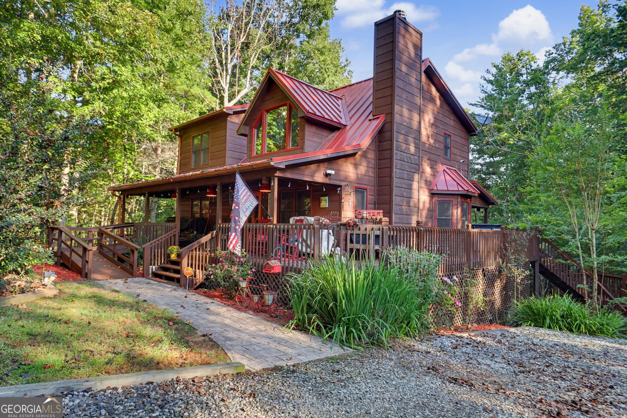 3 bedroom, 2.5 bathroom, 2,616 sq ft cabin,single family residence under contract at 540 Emerine Road, Blairsville, GA 30512