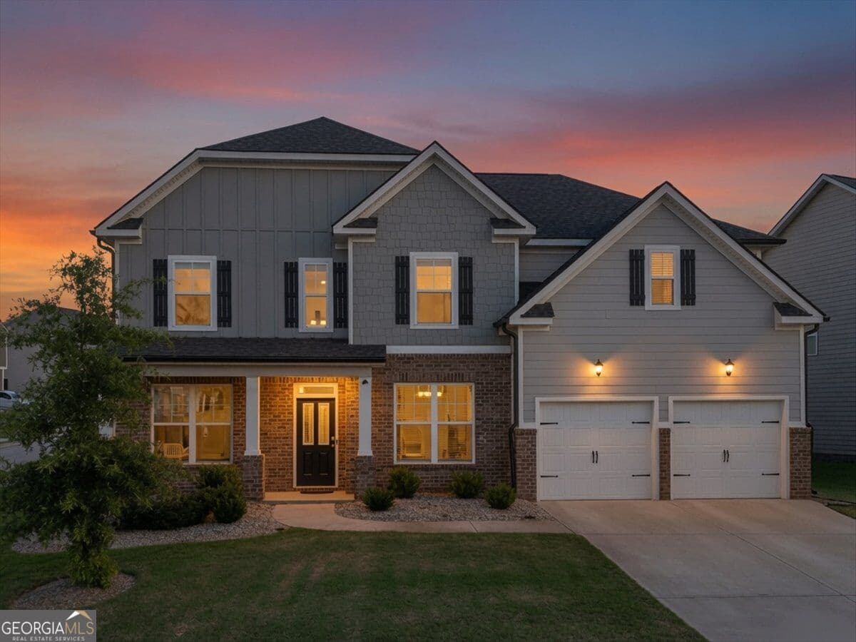 5 bedroom, 3 bathroom, 3,070 sq ft single family residence for sale at 1250 Hawthorne Circle, Madison, GA 30650