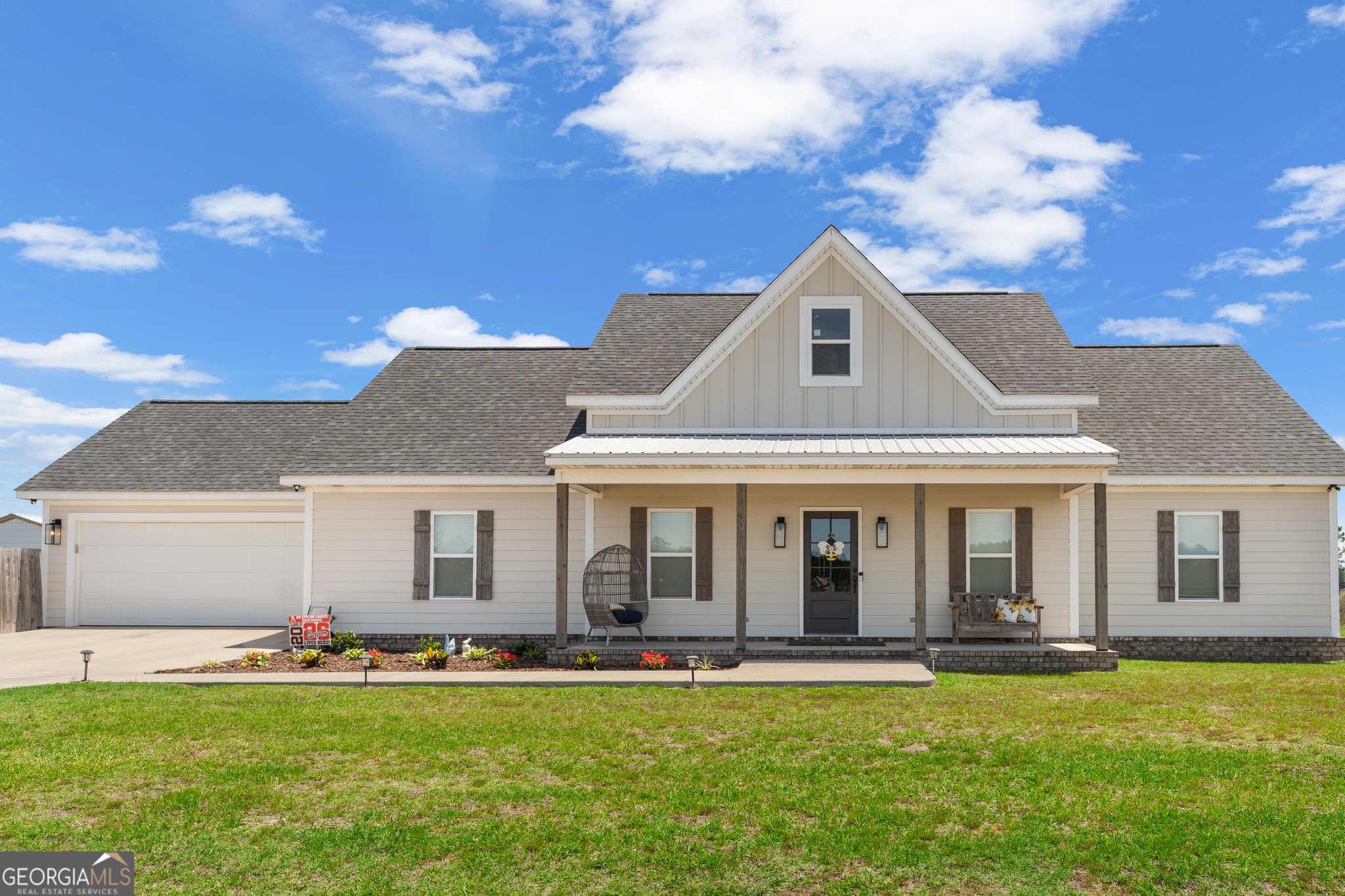 3 bedroom, 2 bathroom, 1,846 sq ft single family residence sold at 404 Zoarbella Drive, Baxley, GA 31513