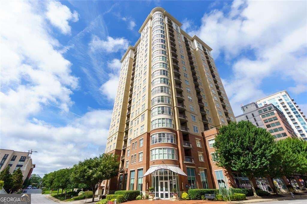 1 bedroom, 1 bathroom, 874 sq ft condominium for sale at 325 E Paces Ferry Road 1107, Atlanta, GA 30305