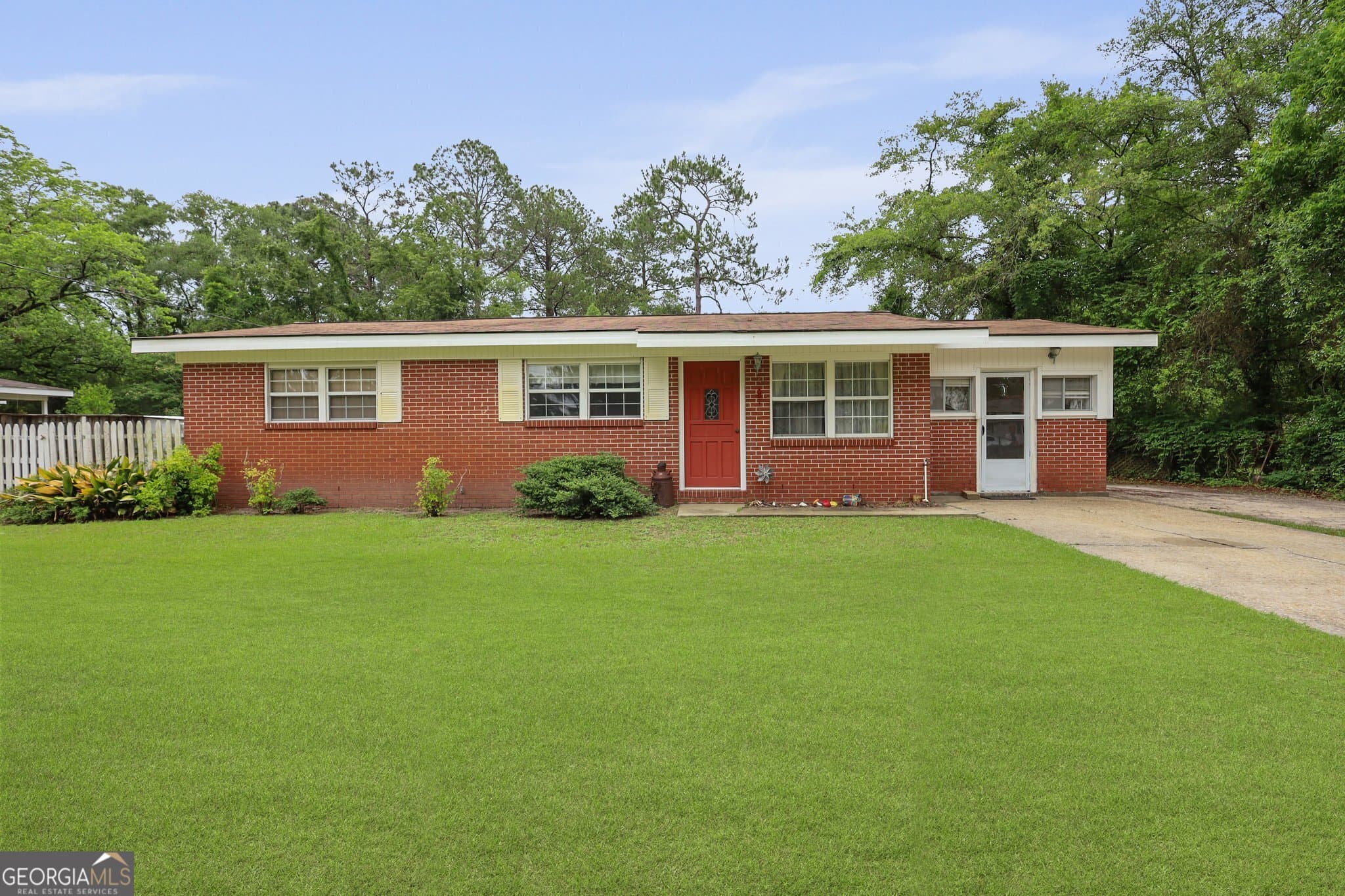 3 bedroom, 1 bathroom single family residence sold at 985 Seven Oaks Road, Jesup, GA 31546