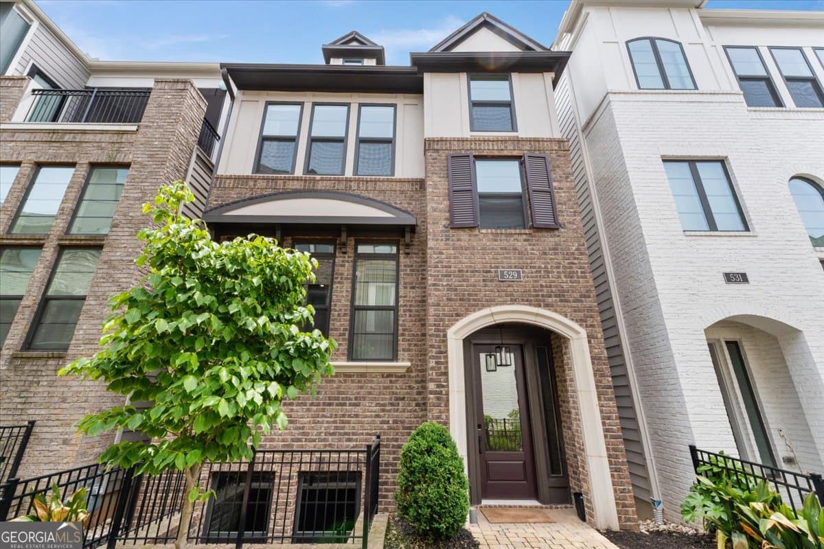 3 bedroom, 3.5 bathroom, 3 sq ft single family residence sold at 529 Broadview Lane, Atlanta, GA 30324