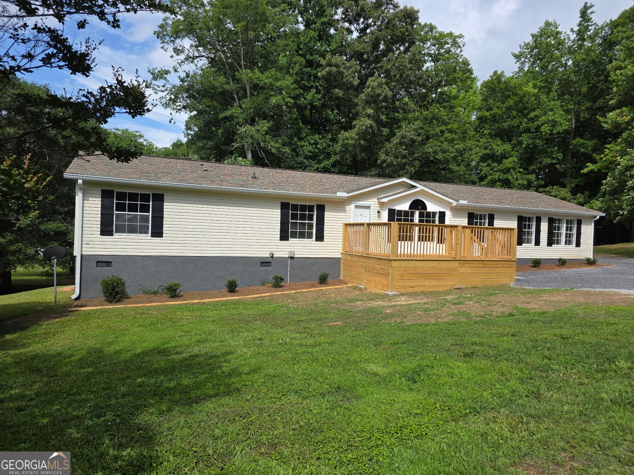 4 bedroom, 2 bathroom, 2,052 sq ft manufactured home,single family residence sold at 115 Sunrise Cove, Clarkesville, GA 30523