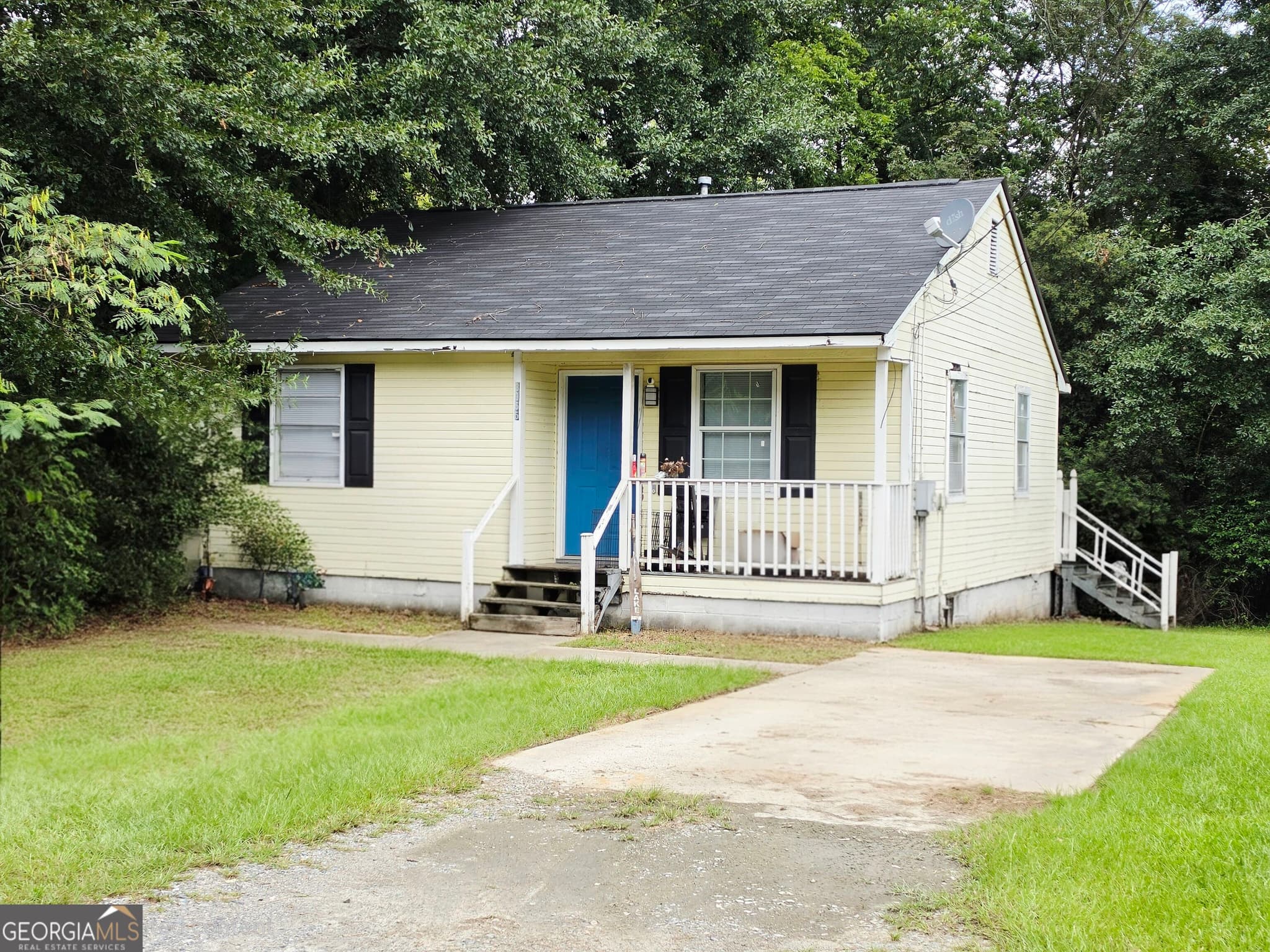 2 bedroom, 1 bathroom, 857 sq ft single family residence for sale at 3955 Fairmont Avenue, Macon, GA 31204