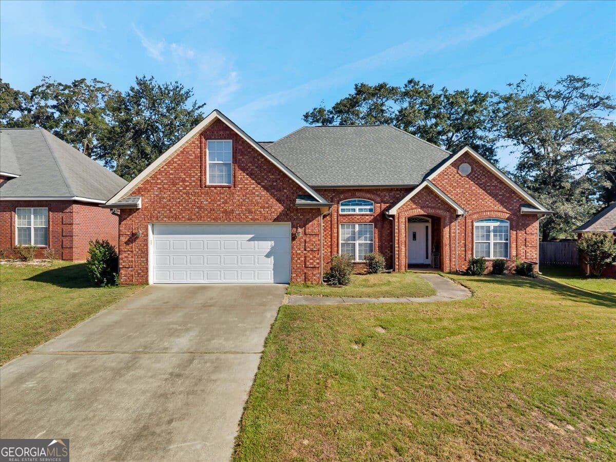 4 bedroom, 3 bathroom, 2,128 sq ft single family residence for sale at 609 Links View Drive, Bonaire, GA 31005