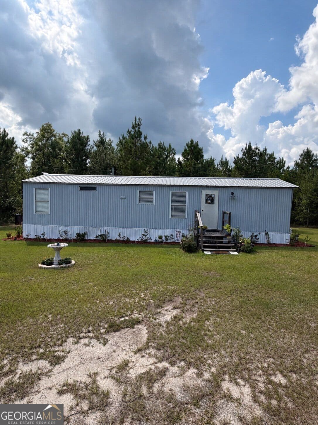 2 bedroom, 1 bathroom, 756 sq ft single family residence under contract at 1675 N Hwy 19, Glenwood, GA 30428