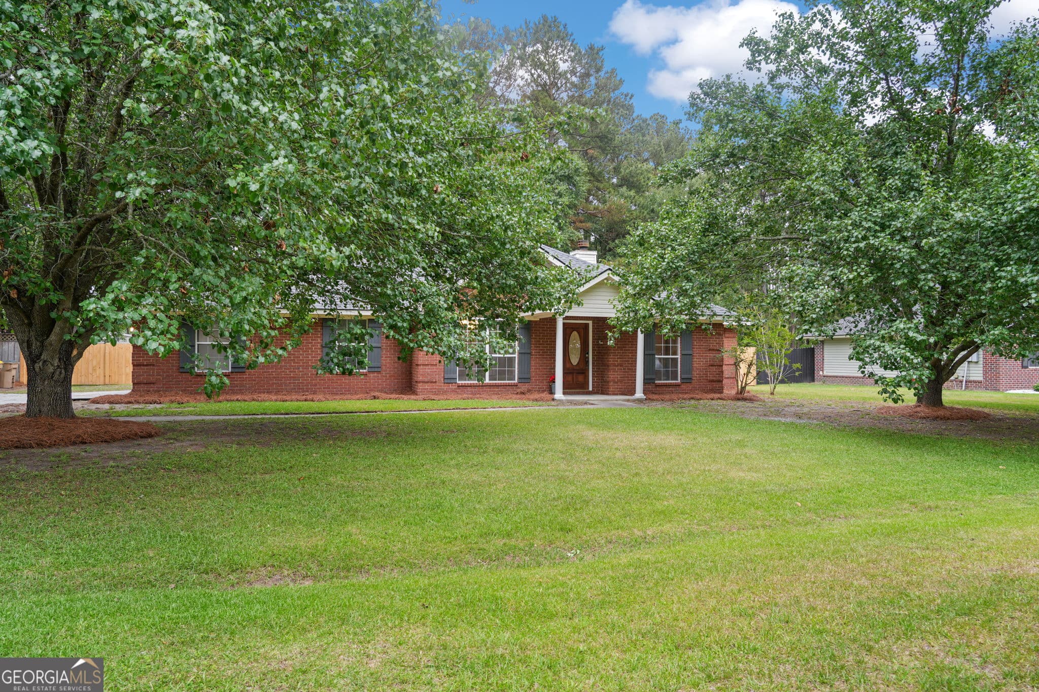3 bedroom, 2 bathroom single family residence sold at 240 Pine View Drive, Bloomingdale, GA 31302