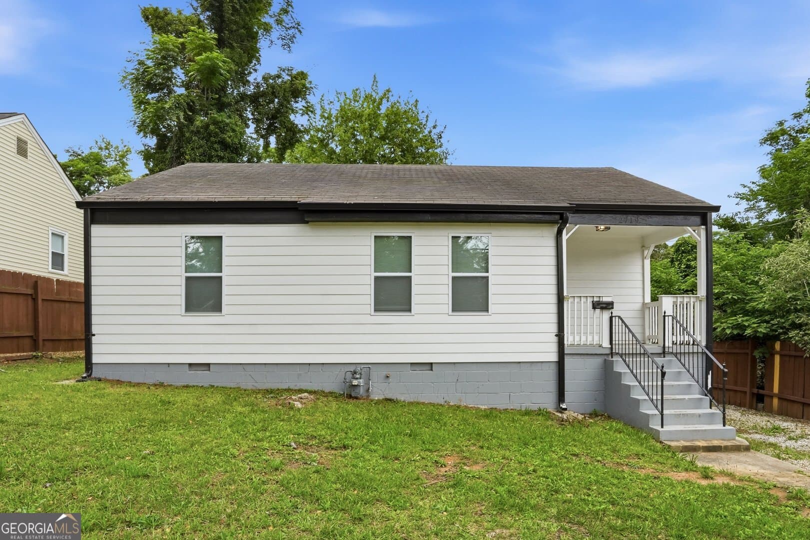 3 bedroom, 1 bathroom, 994 sq ft single family residence sold at 2719 Blount Street, East Point, GA 30344