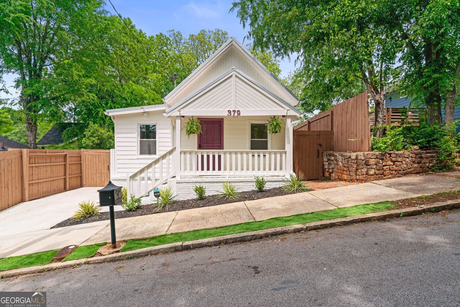 2 bedroom, 1 bathroom, 754 sq ft single family residence for sale at 379 Mary Street, Atlanta, GA 30310
