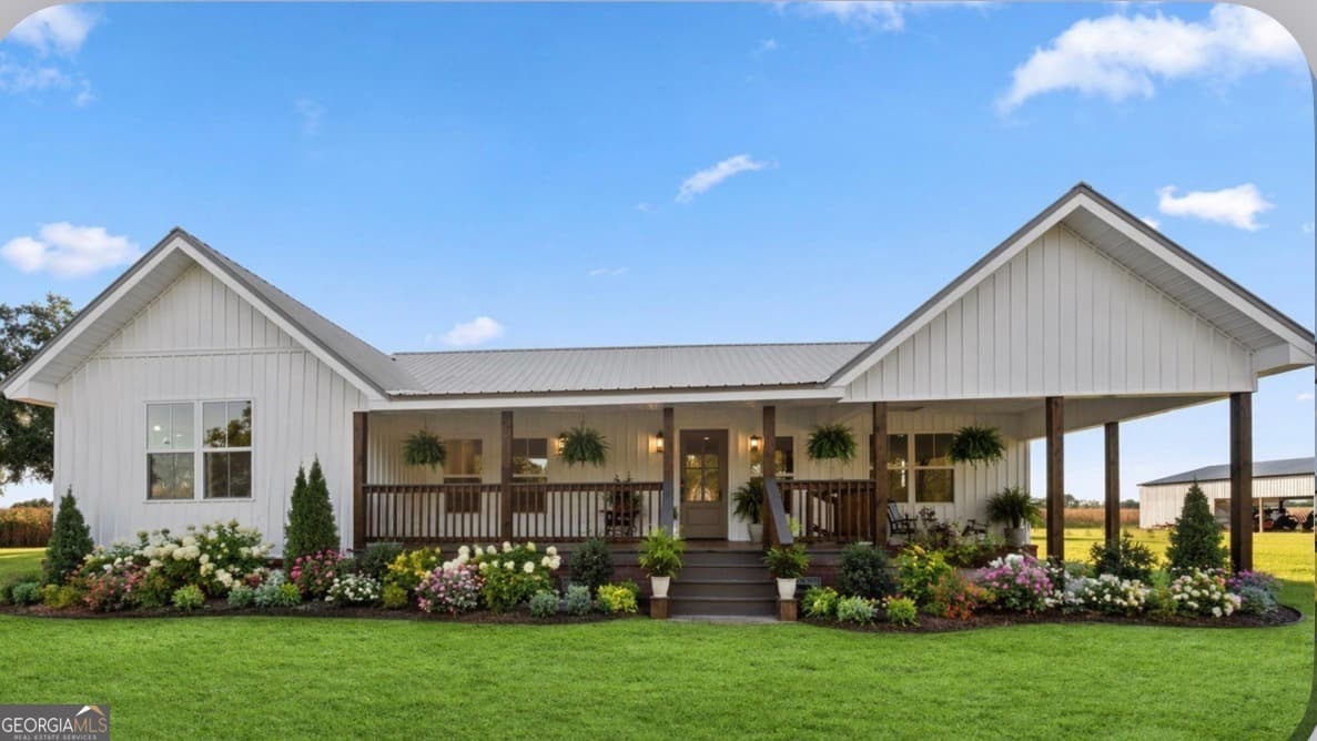 4 bedroom, 3 bathroom, 2,600 sq ft single family residence sold at 1335 Clifford Loop, Blackshear, GA 31516