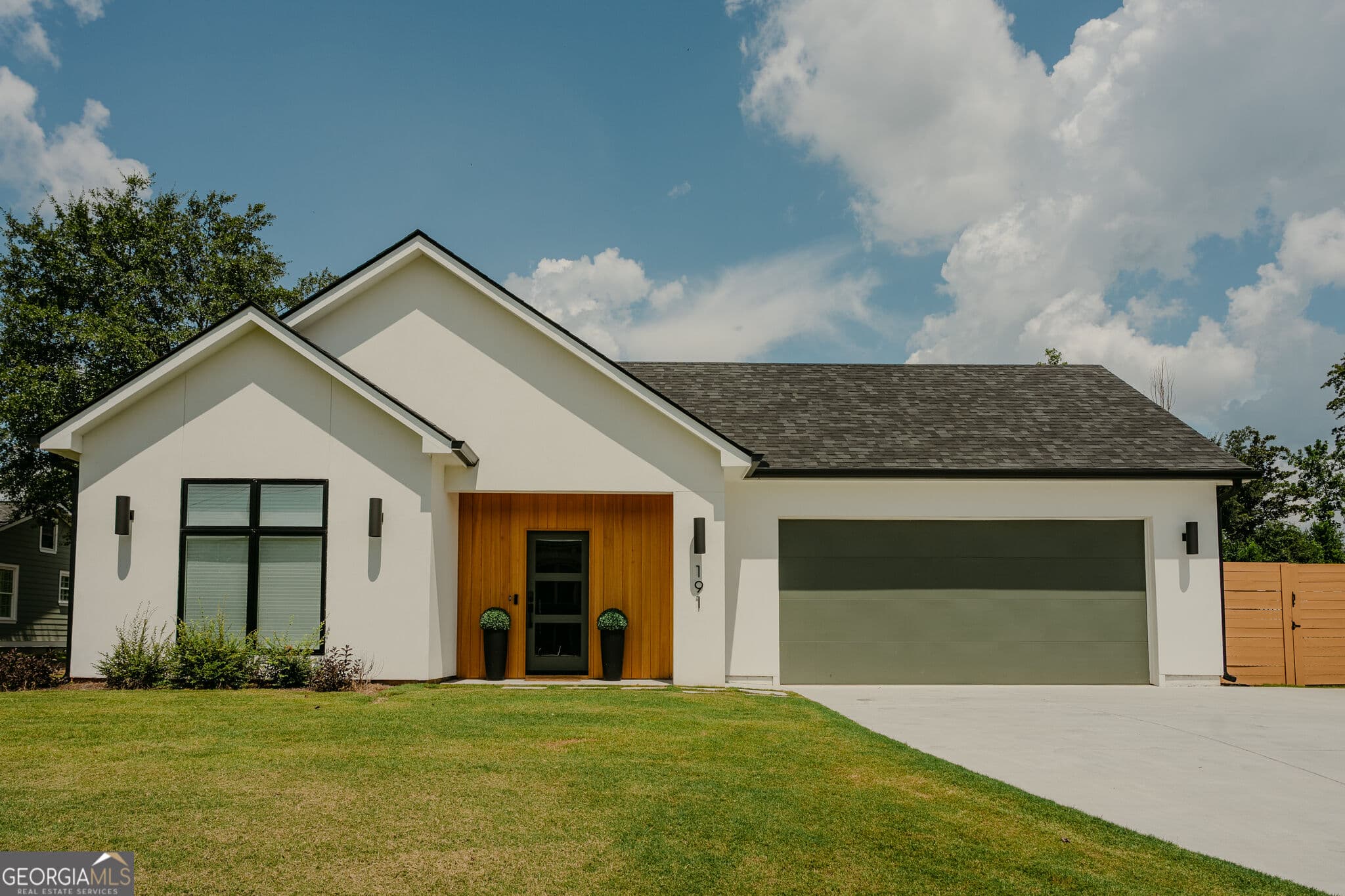 4 bedroom, 2 bathroom, 2,556 sq ft single family residence for sale at 191 Lagrange Street, Newnan, GA 30263