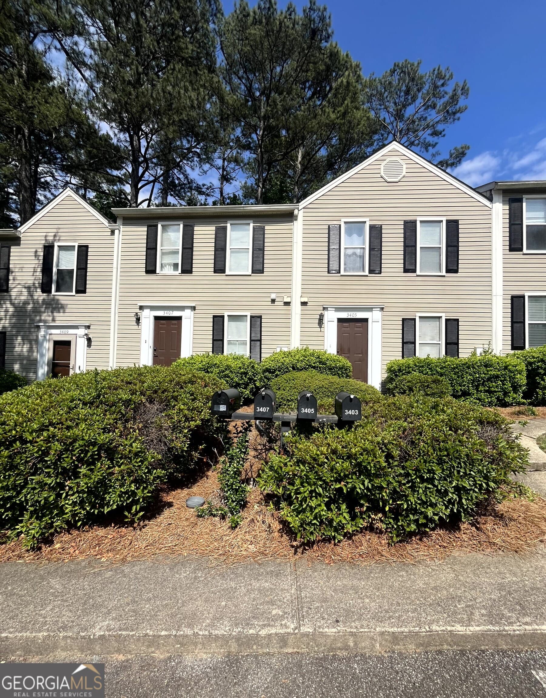 2 bedroom, 2.5 bathroom, 1,408 sq ft townhouse sold at 3403 Spring Harbour Drive, Atlanta, GA 30340