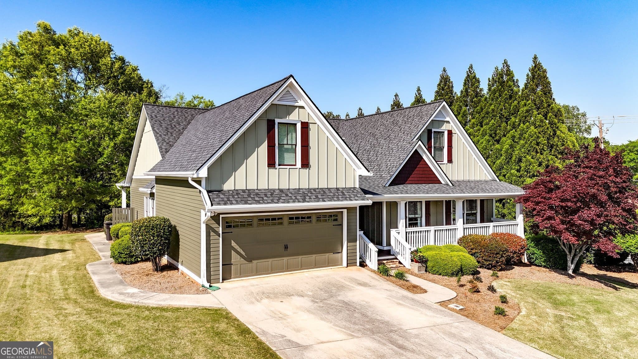3 bedroom, 2.5 bathroom, 2,758 sq ft single family residence sold at 100 Grove Park Drive, Carrollton, GA 30117