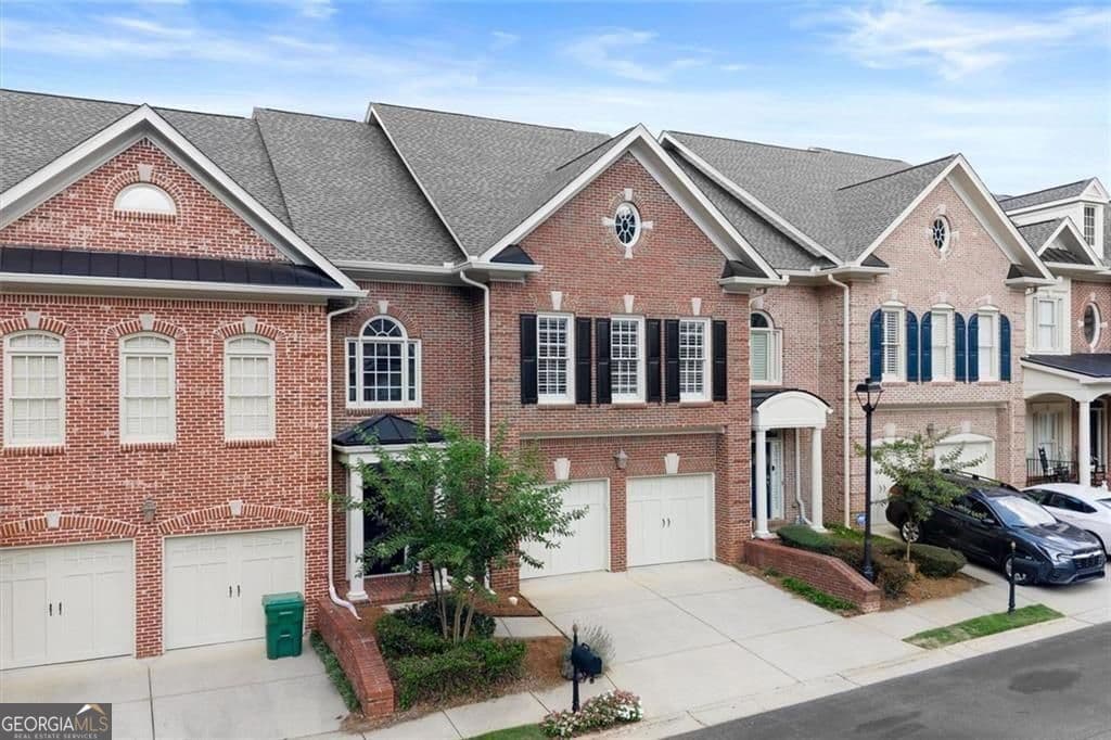 3 bedroom, 2.5 bathroom, 2,778 sq ft townhouse sold at 6239 Spalding Drive, Peachtree Corners, GA 30092