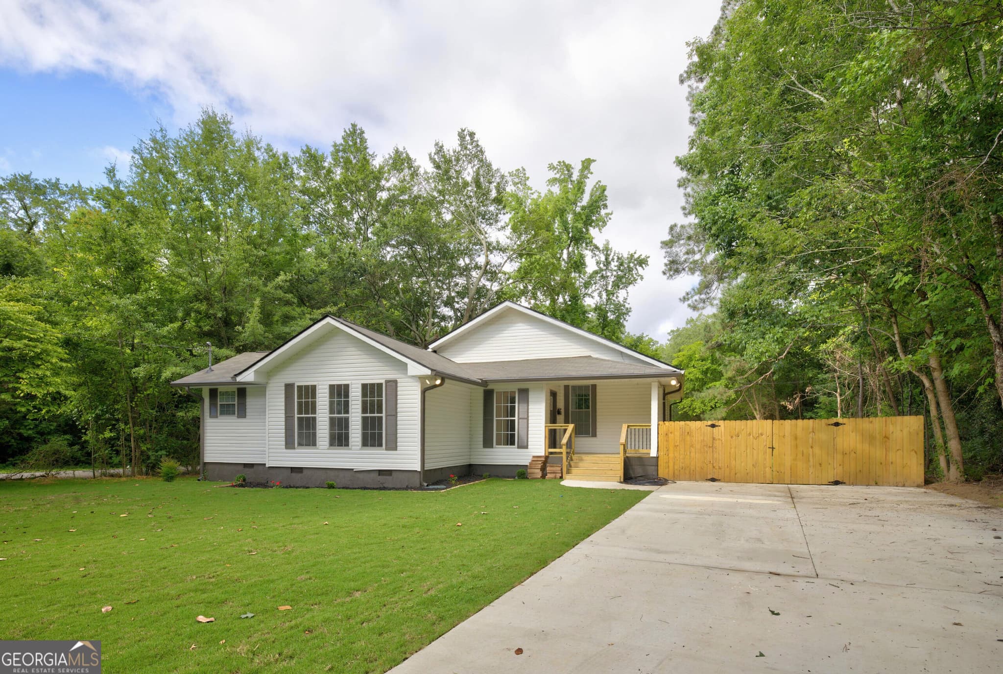 3 bedroom, 2 bathroom, 2,111 sq ft single family residence for sale at 1 Virginia Circle, Rome, GA 30161
