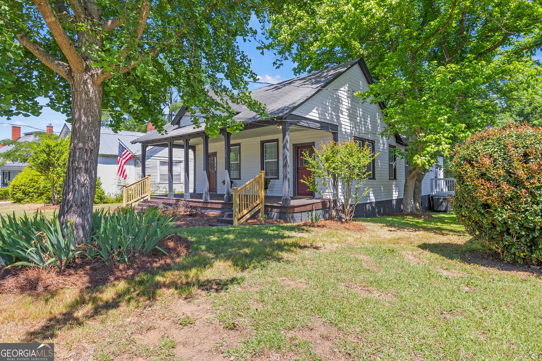 3 bedroom, 2 bathroom, 1,647 sq ft single family residence sold at 39 N Broad Street, Porterdale, GA 30014