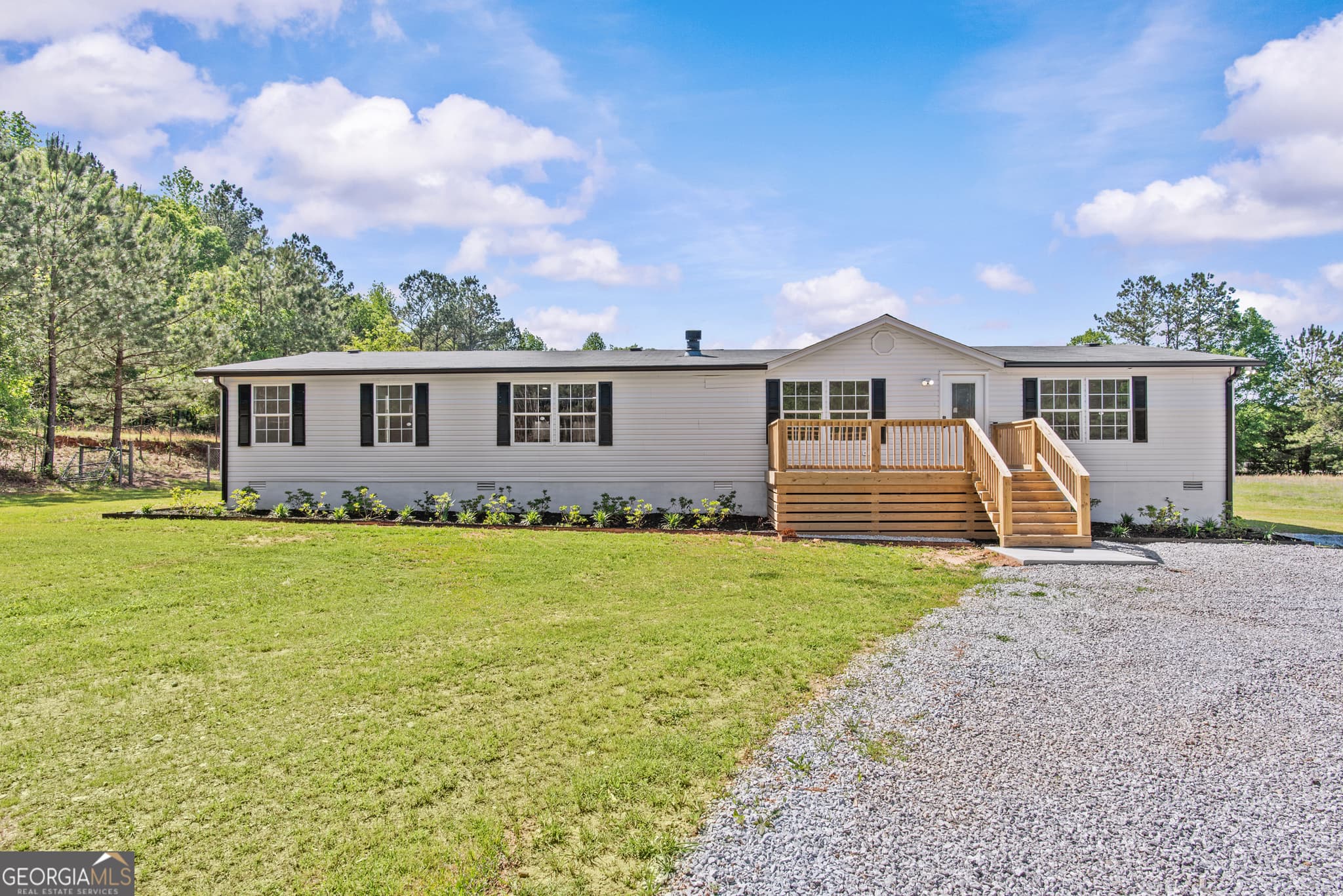 3 bedroom, 2 bathroom, 2,160 sq ft manufactured home,mobile home sold at 1822 Shoal Creek Road, Colbert, GA 30628