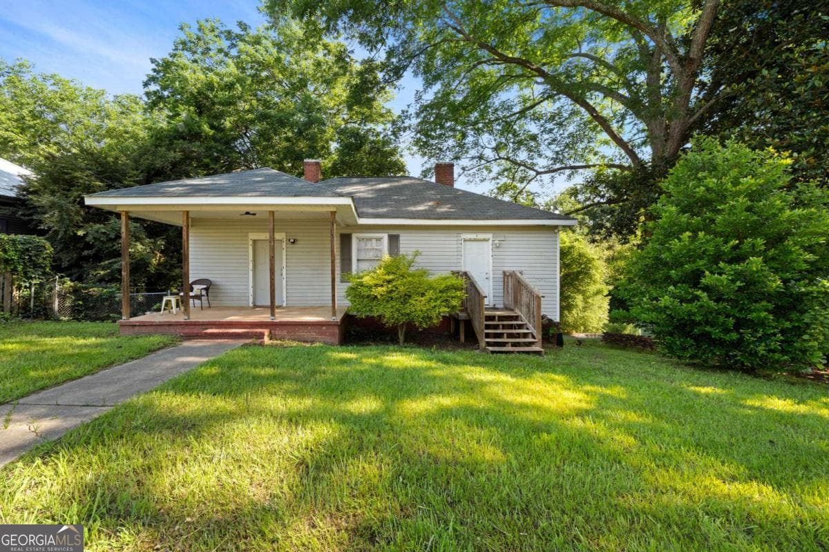 2 bedroom, 2 bathroom, 1,058 sq ft single family residence for sale at 149 Peachtree Street, Griffin, GA 30223