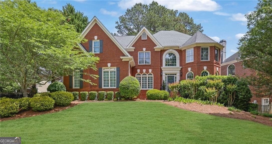 5 bedroom, 5 bathroom, 5,200 sq ft single family residence sold at 725 Rose Creek Circle, Johns Creek, GA 30097