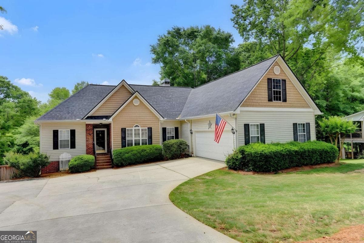 6 bedroom, 3 bathroom single family residence sold at 4738 Thunder River Drive, Gainesville, GA 30506