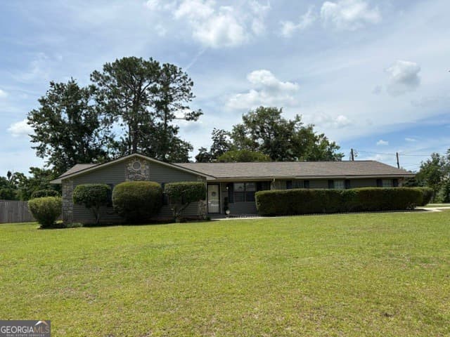 3 bedroom, 2 bathroom, 1,447 sq ft single family residence sold at 3900 Greenridge Road, Valdosta, GA 31605