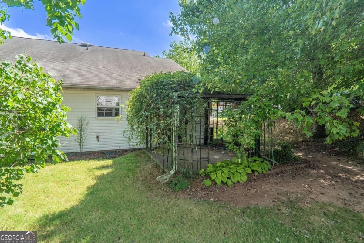 2 bedroom, 2 bathroom, 1,007 sq ft townhouse for sale at 209 Cottonwood Creek Circle, Canton, GA 30114