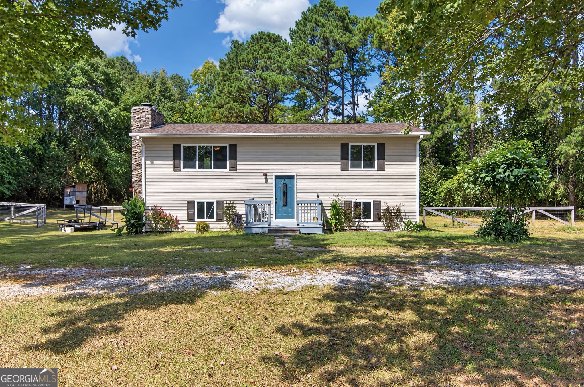 5 bedroom, 2 bathroom, 2,592 sq ft single family residence for sale at 226 Hines Road, Moreland, GA 30259