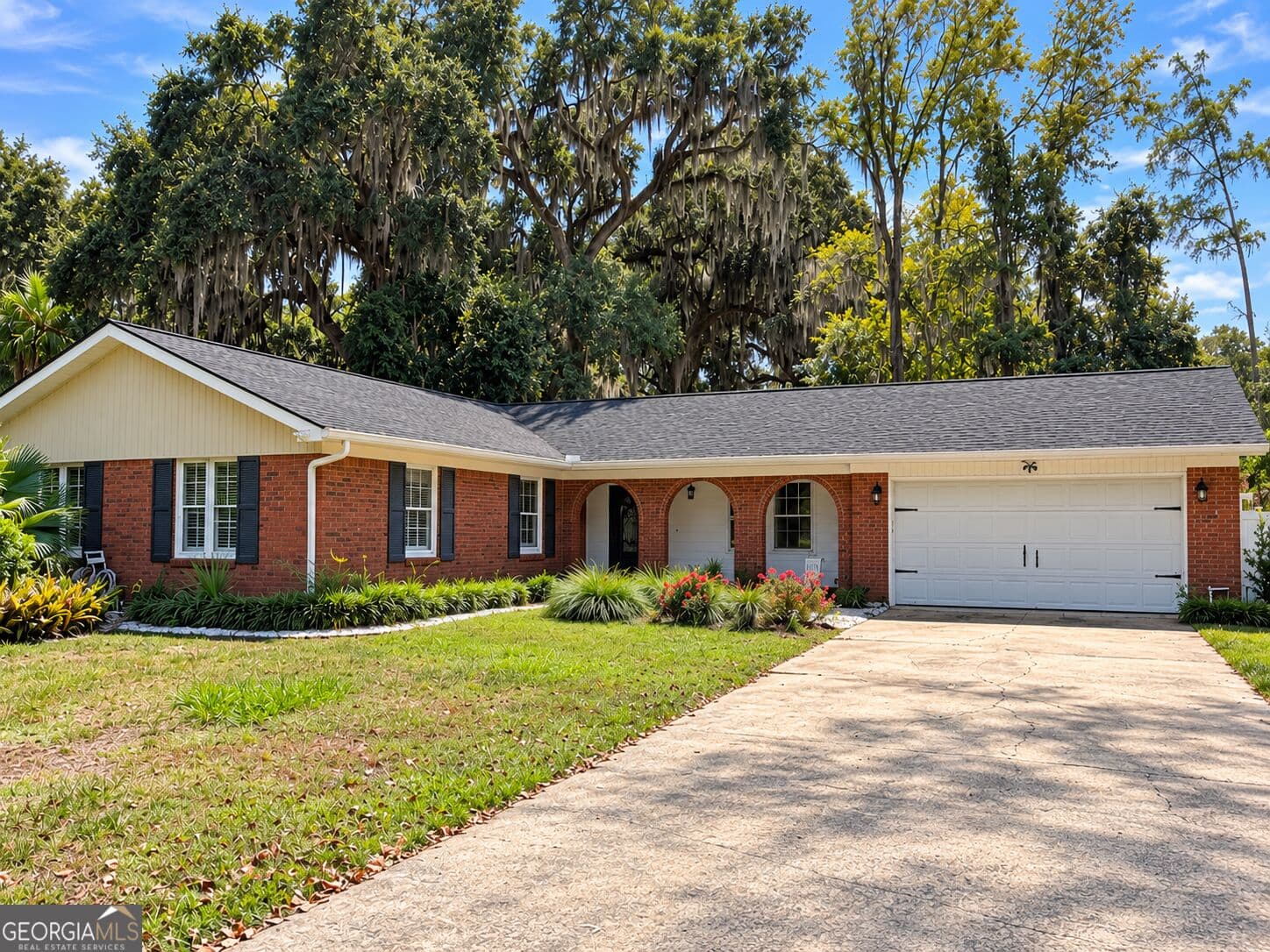 3 bedroom, 2 bathroom, 1,860 sq ft single family residence under contract at 132 Belle Point Parkway, Brunswick, GA 31525