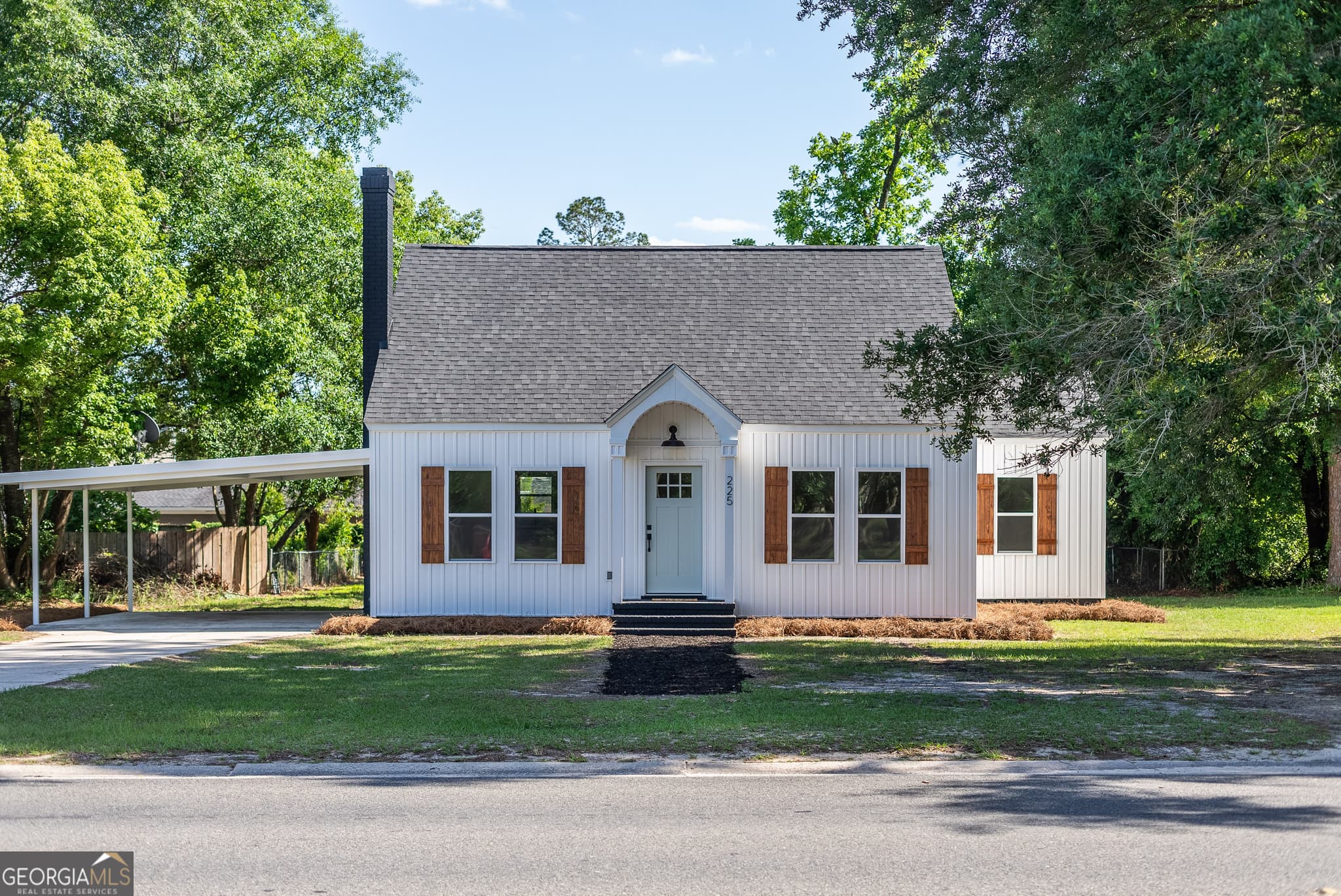 3 bedroom, 2 bathroom, 1,786 sq ft single family residence sold at 225 Strickland Avenue, Blackshear, GA 31516