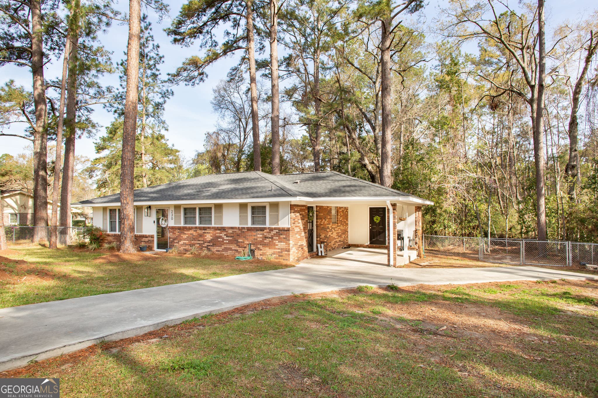 3 bedroom, 1.5 bathroom, 1,215 sq ft single family residence sold at 230 Taylor Circle, Blackshear, GA 31516