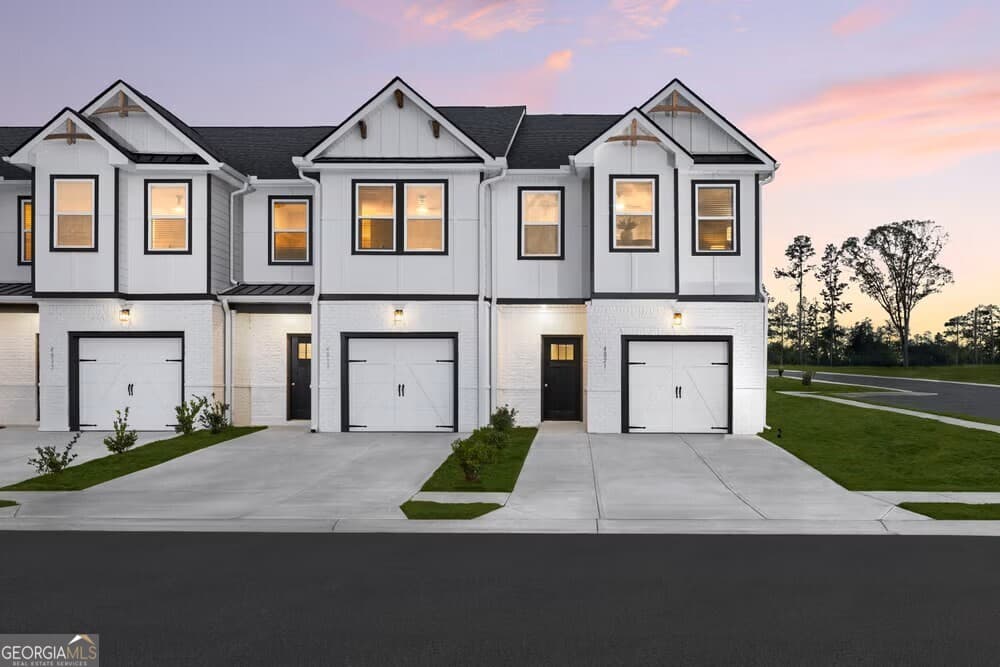 3 bedroom, 2.5 bathroom, 1,590 sq ft townhouse sold at 5270 Magnolia Grove Way, Gainesville, GA 30504