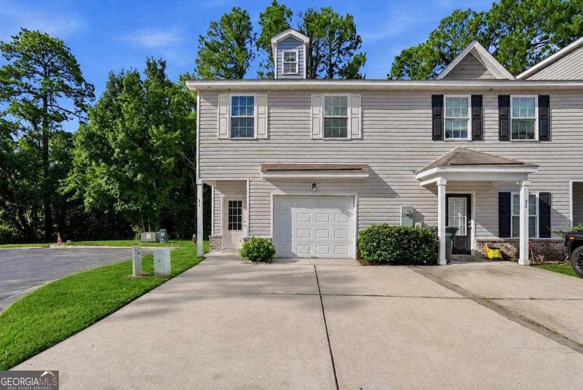 3 bedroom, 2.5 bathroom, 1,920 sq ft loft,townhouse for sale at 11330 White Bluff Road 31, Savannah, GA 31419