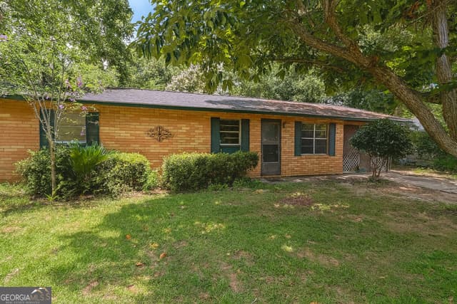 3 bedroom, 2 bathroom, 1,100 sq ft single family residence sold at 205 Debra Drive, Warner Robins, GA 31088