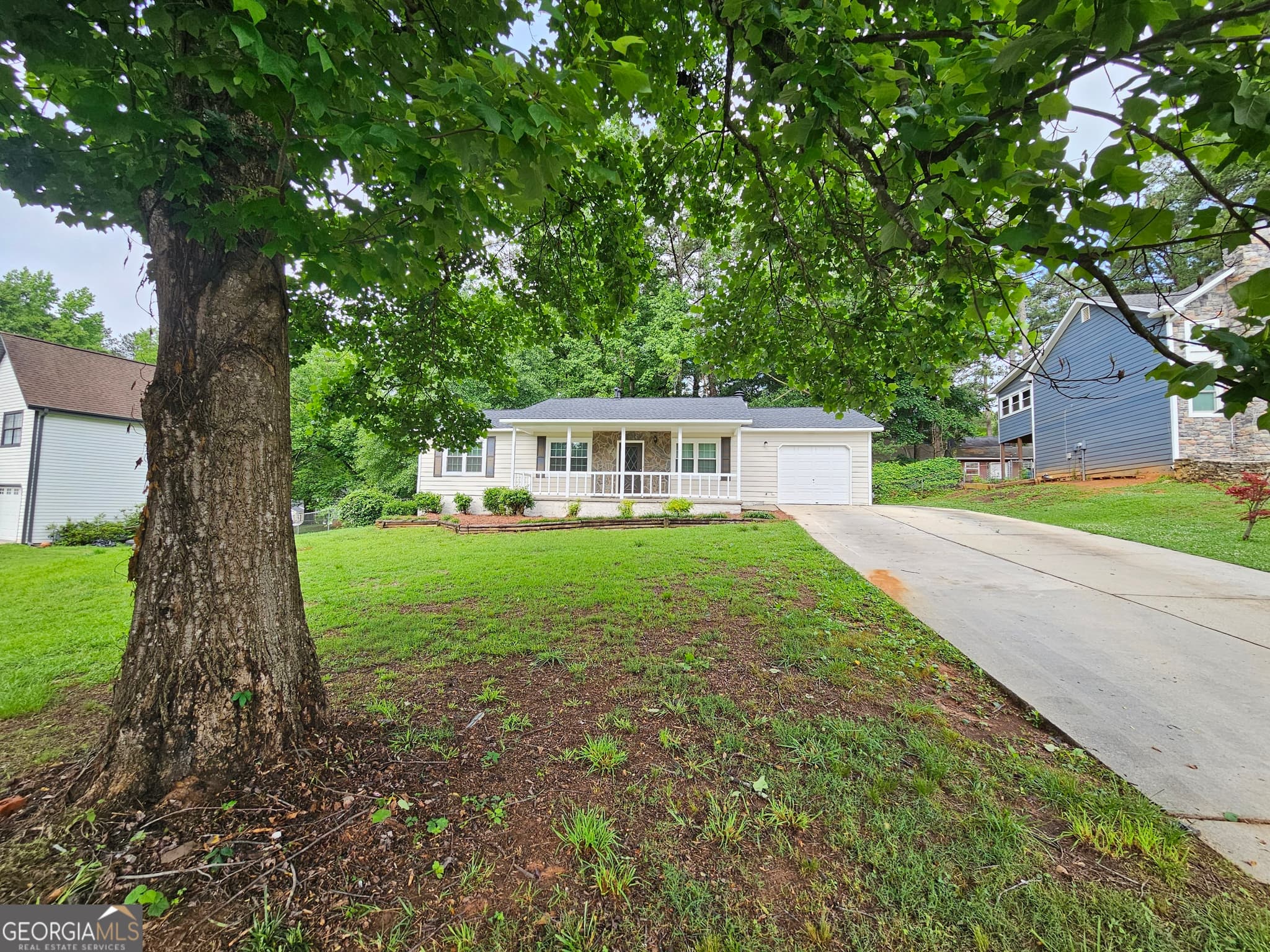 3 bedroom, 2 bathroom, 1,332 sq ft single family residence sold at 2896 Old South Drive, Jonesboro, GA 30236