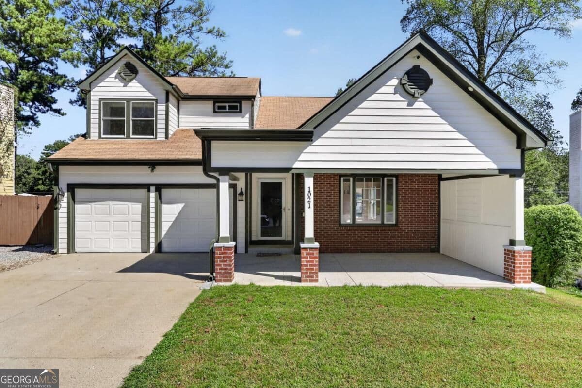 3 bedroom, 2.5 bathroom, 1,597 sq ft single family residence for sale at 1021 Heatherwood Court, Norcross, GA 30093