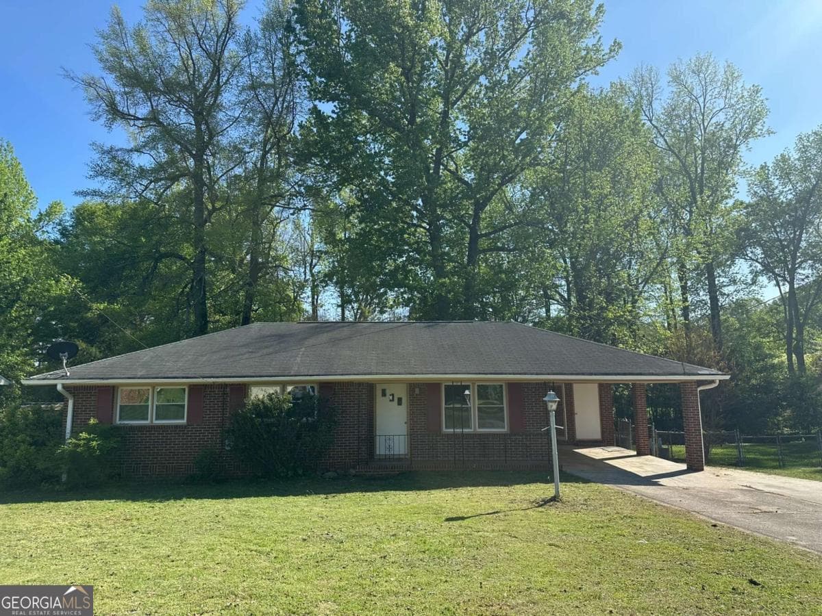 3 bedroom, 1.5 bathroom, 1,452 sq ft single family residence for rent at 1809 Stratford Arms Drive, Morrow, GA 30260 for $1,500 a month
