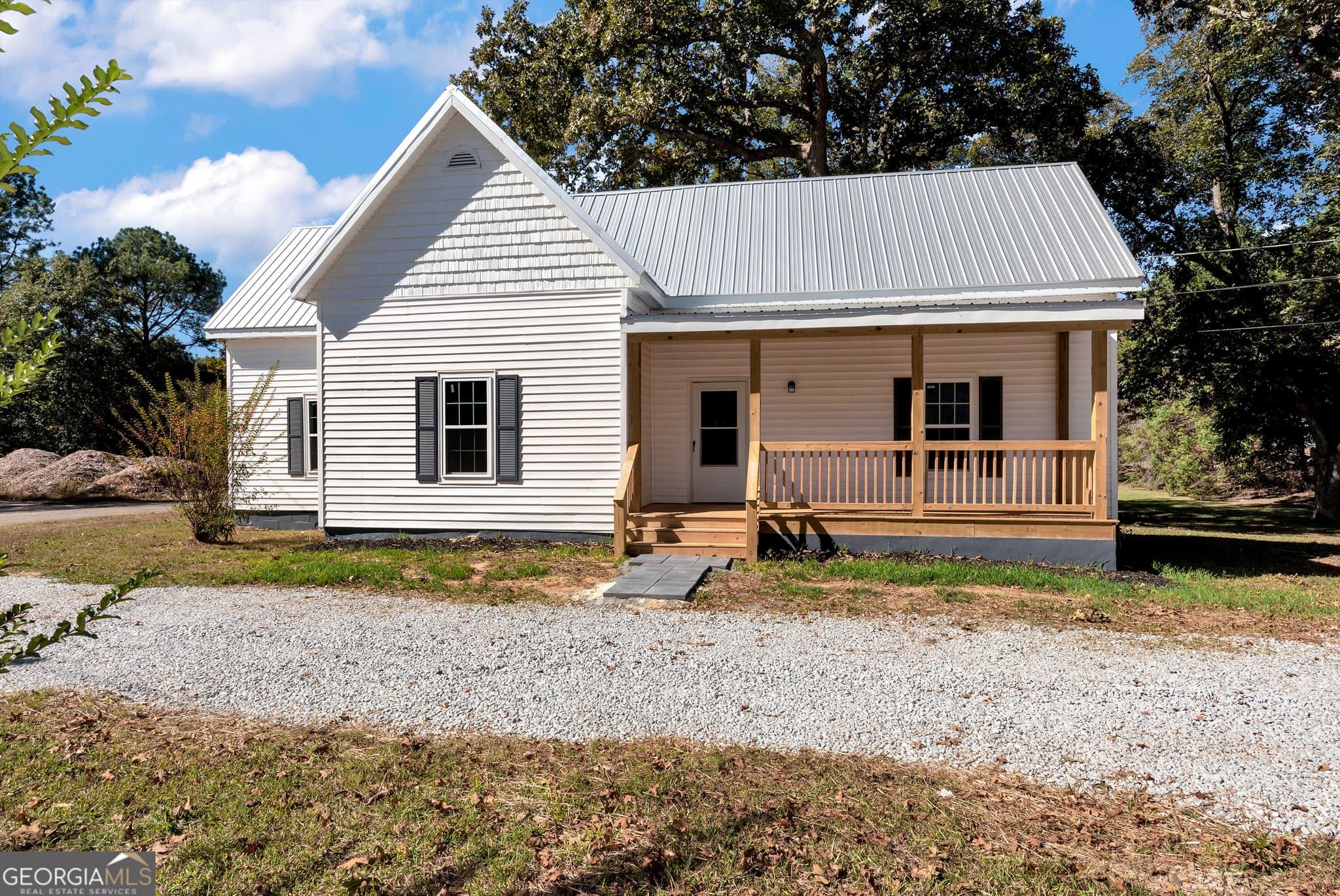 2 bedroom, 1 bathroom, 1,471 sq ft single family residence for sale at 1959 Oak Street, Comer, GA 30629