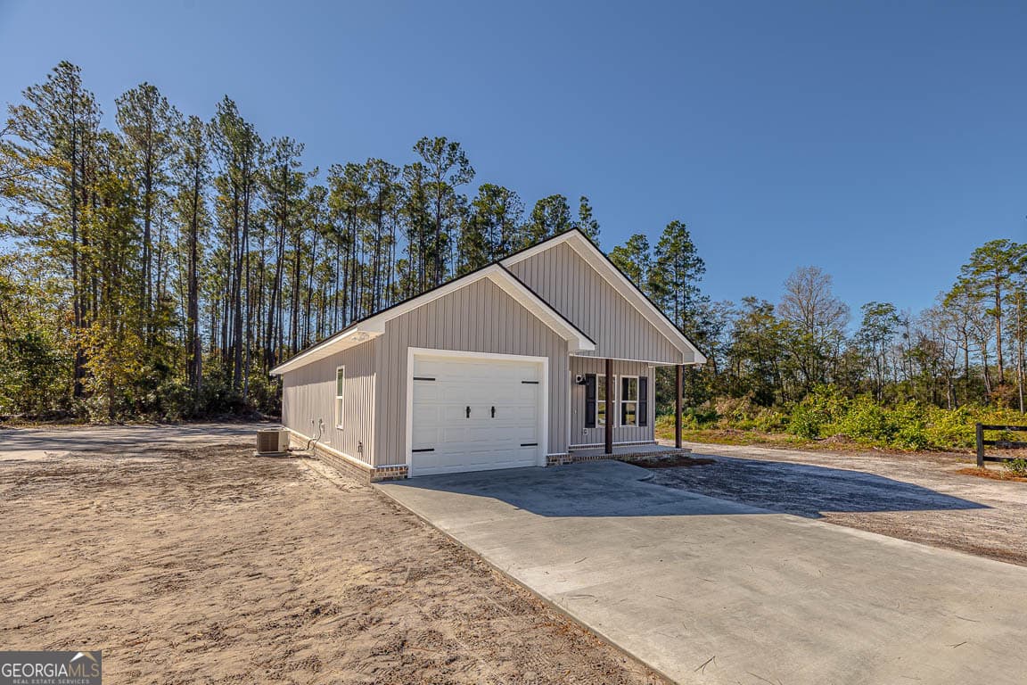3 bedroom, 2 bathroom, 1,292 sq ft single family residence sold at 145 S Deborah Circle, Jesup, GA 31546