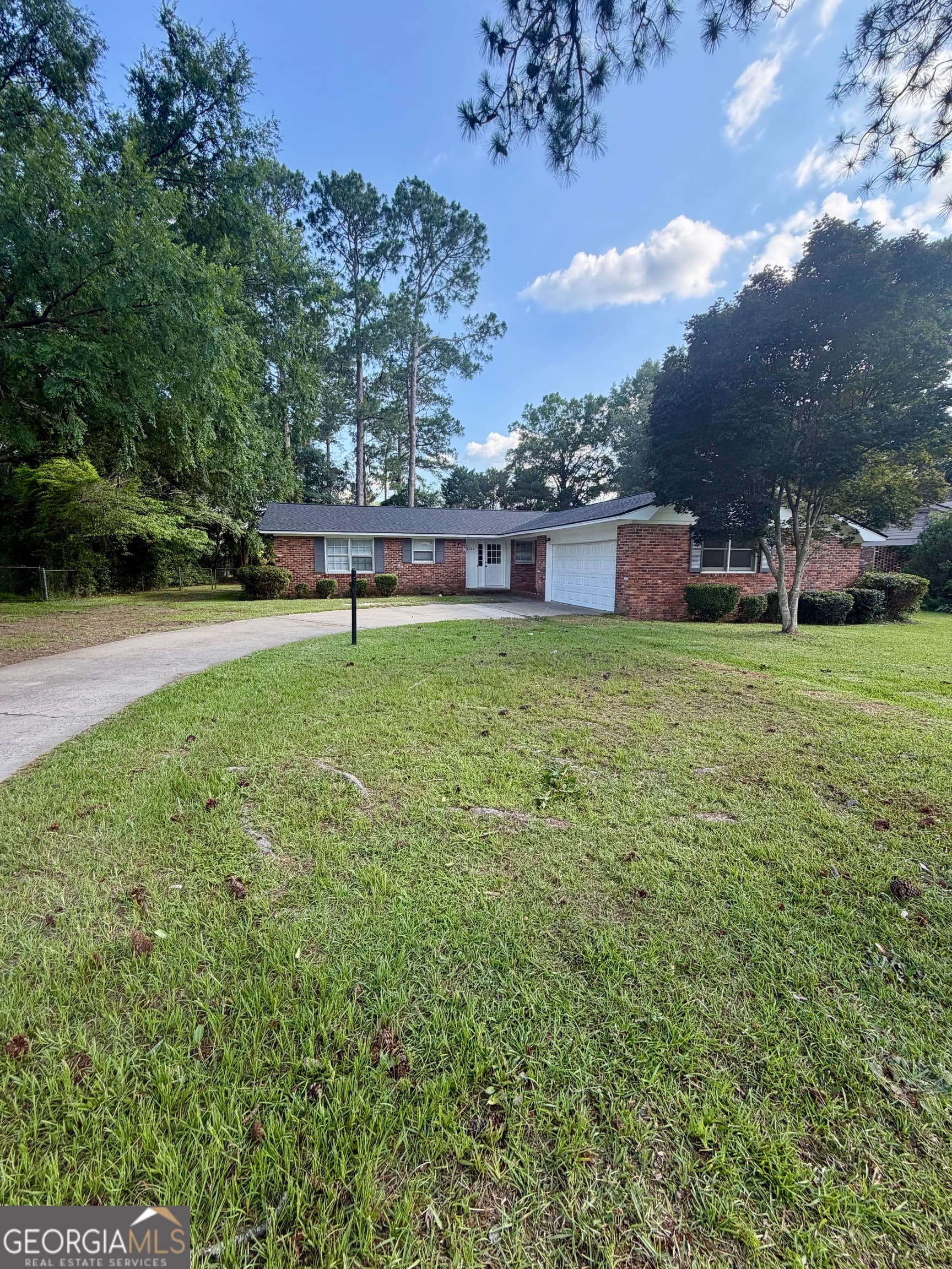 3 bedroom, 2 bathroom, 1,512 sq ft single family residence for sale at 1100 Pineneedle Drive, Perry, GA 31069
