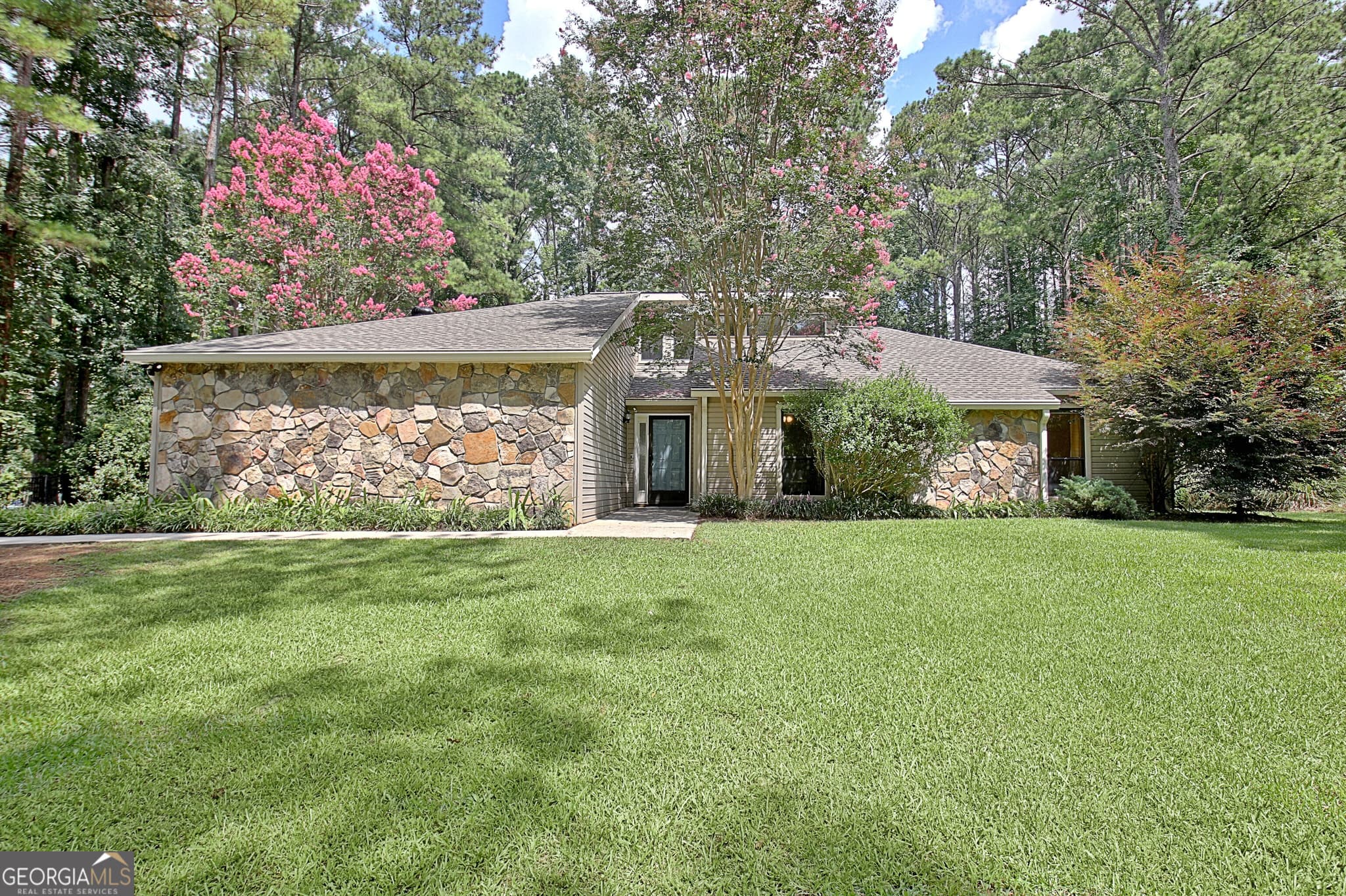 3 bedroom, 2 bathroom, 1,575 sq ft single family residence sold at 155 Eli Run, Fayetteville, GA 30214