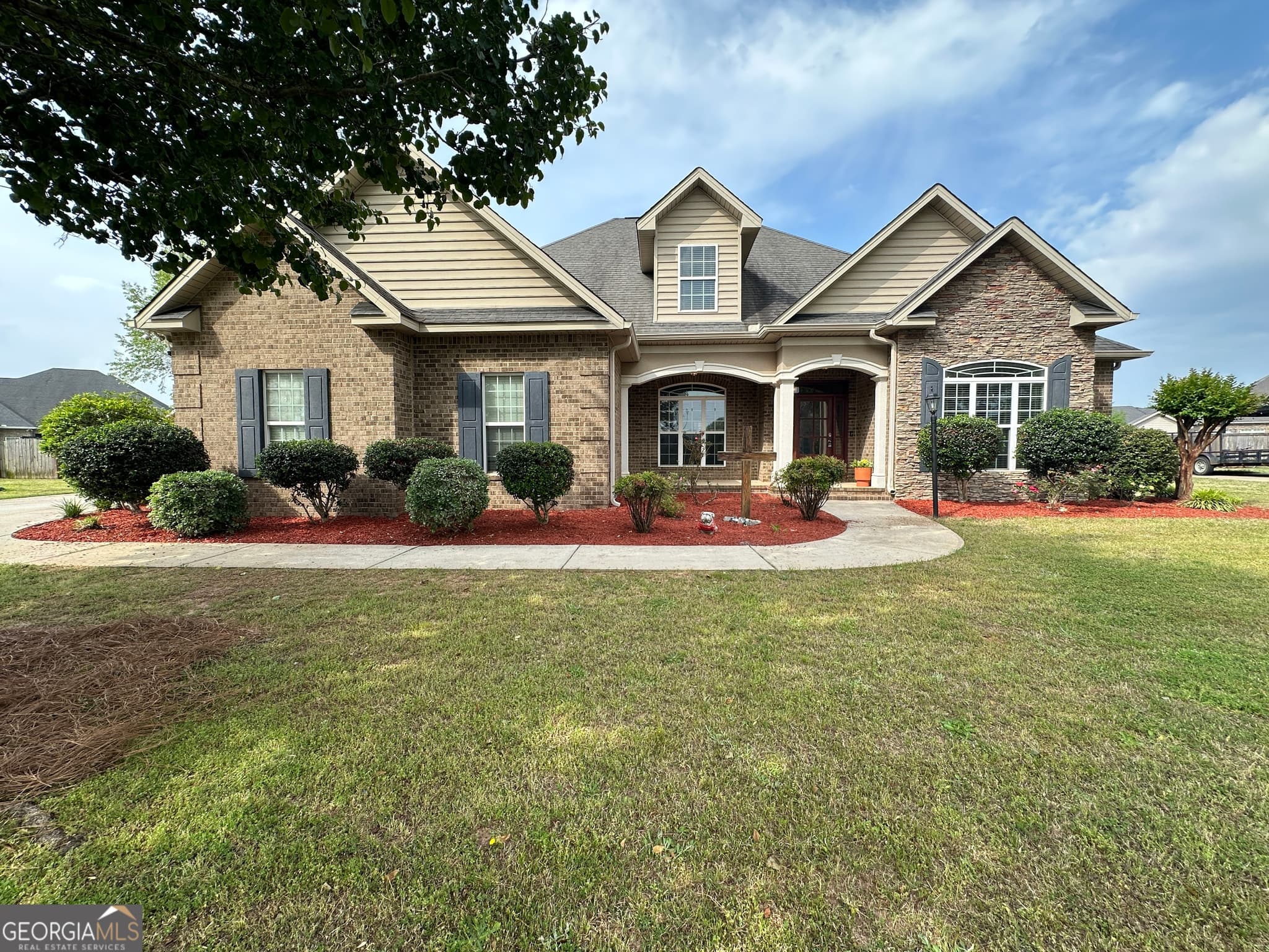 4 bedroom, 3.5 bathroom, 2,800 sq ft single family residence sold at 106 Barossa Court, Warner Robins, GA 31088