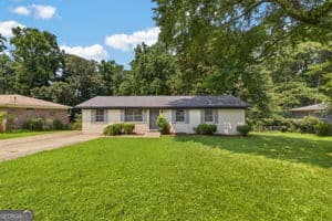 4 bedroom, 1.5 bathroom, 1,404 sq ft single family residence for sale at 899 E Glochester Place, Norcross, GA 30071