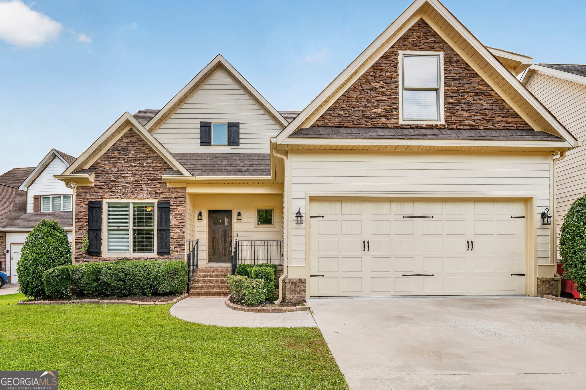 4 bedroom, 3.5 bathroom, 2,485 sq ft single family residence for sale at 356 Carillon Lane, Macon, GA 31210