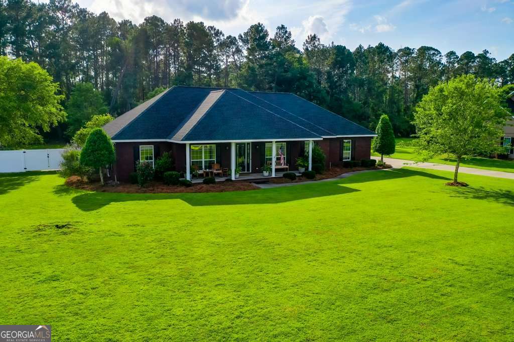 4 bedroom, 2 bathroom, 3,501 sq ft single family residence sold at 6116 Stoney Brook Drive, Blackshear, GA 31516
