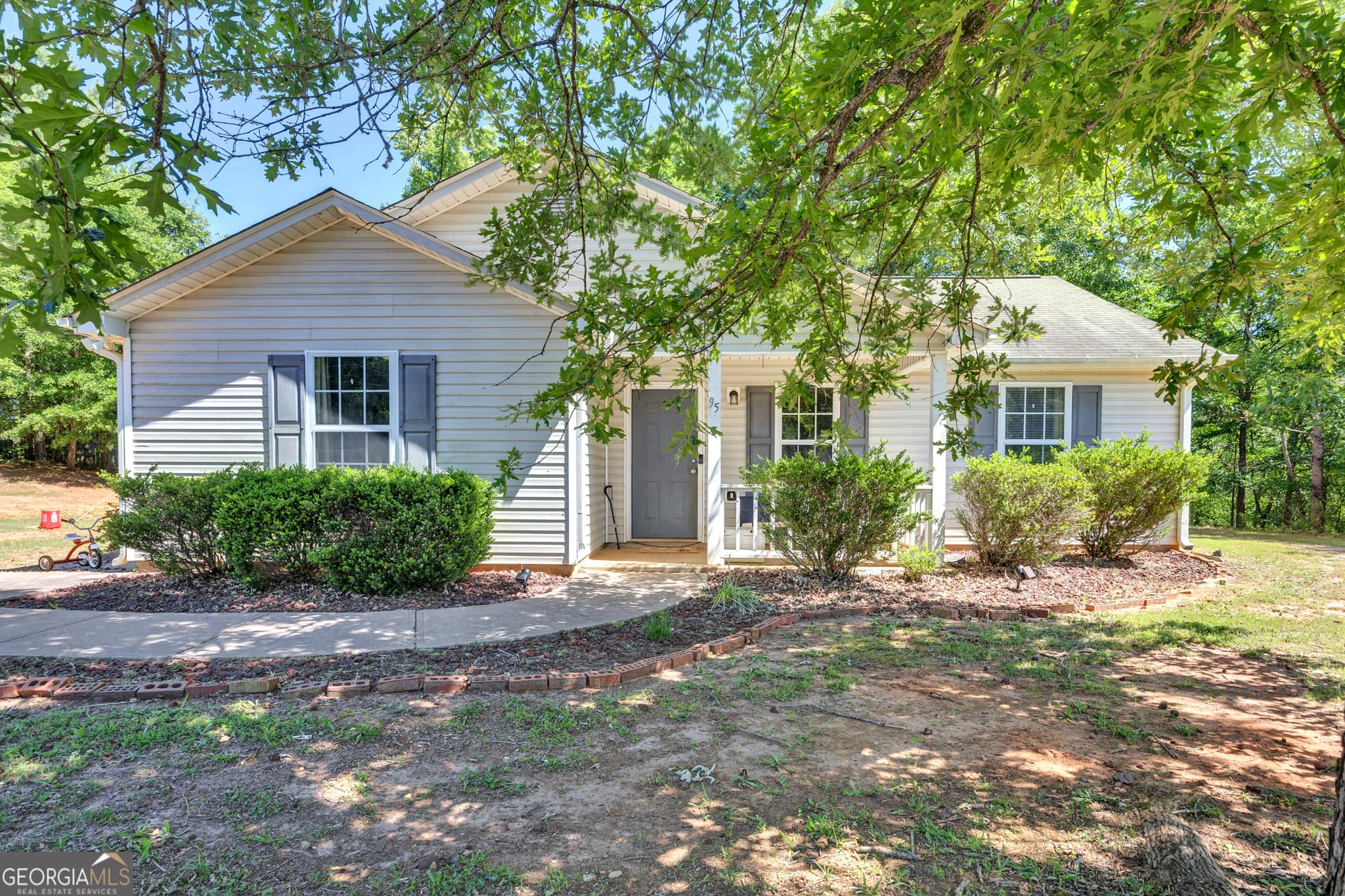 3 bedroom, 2 bathroom, 1,200 sq ft single family residence sold at 95 Hunters Trace, Covington, GA 30014